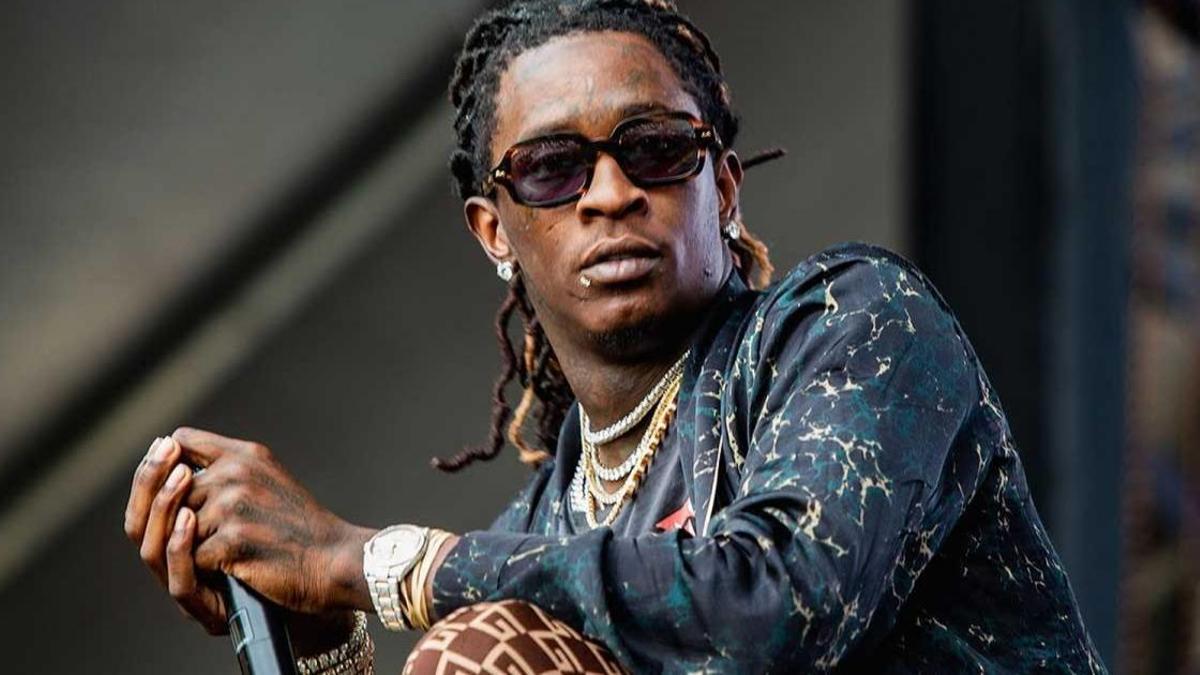 El rapero Young Thug, acusado de conspiración para asesinato, agresión, robo de vehículos, tráfico de drogas y hurto.