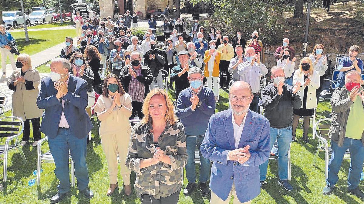 Mayte Pérez y Javier Lambán, este domingo en la clausura de la escuela de formación del PSOE en Orihuela del Tremedal.