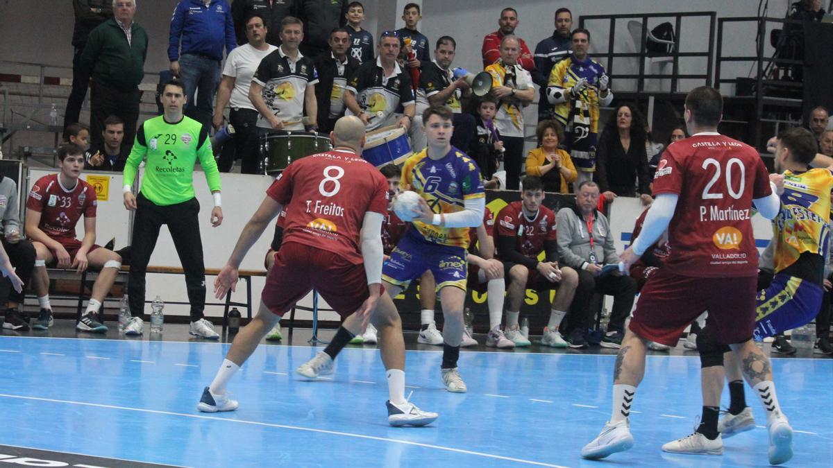 El argentino Tincho Jung, en un partido con el Ángel Ximénez Puente Genil.