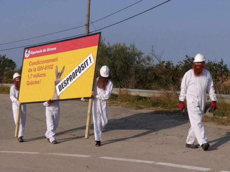 Protesta per obres a una carretera dels Aiguamolls