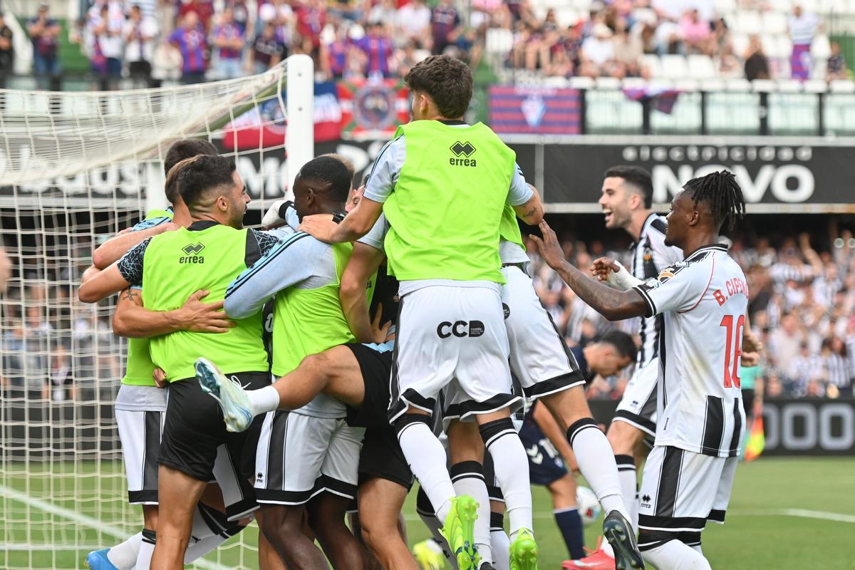 La afición albinegra, protagonista dentro y fuera del SkyFi Castalia