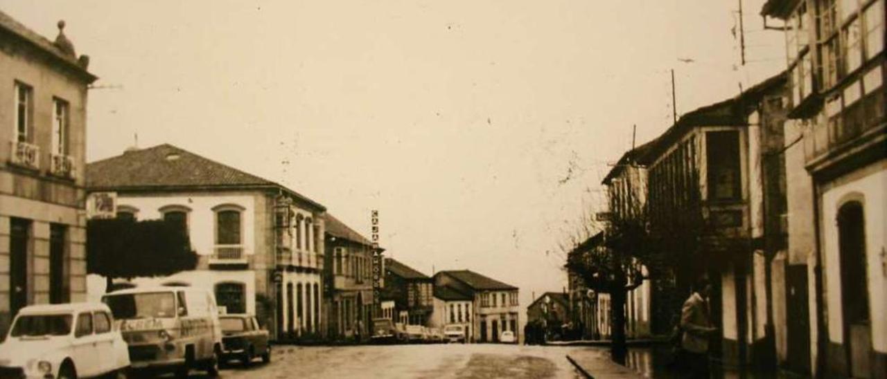 El cruce de Silleda en el siglo XX desde la N-525, podría corresponder a la década de 1960. // Fotos: Asociación Amigos de Silleda