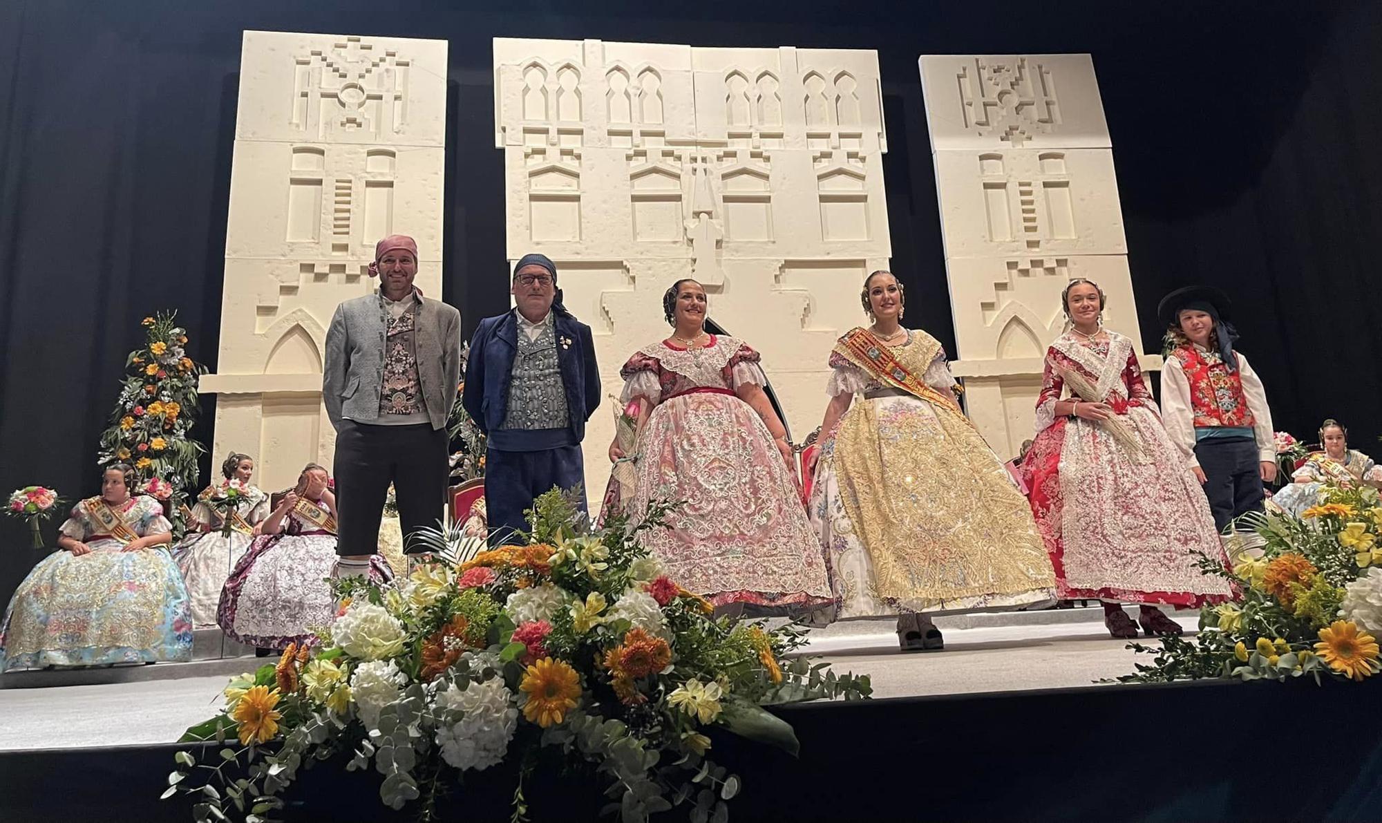 Sueca exalta a sus Falleras Mayores