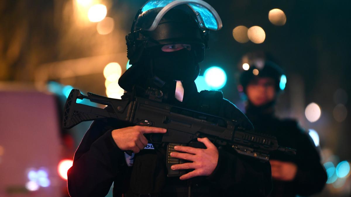 Policía antiterrorista francés en París.