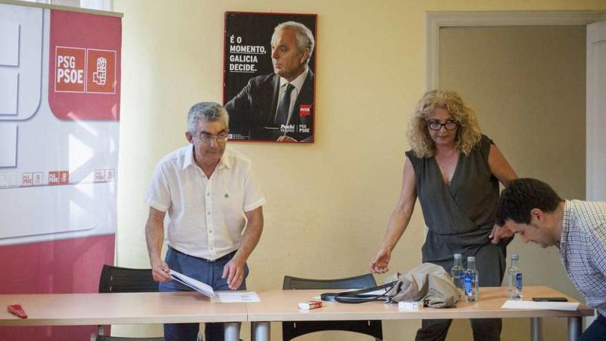 Raúl Fernández y María Quintas, ayer, antes del inicio de la ejecutiva provincial. // Brais Lorenzo