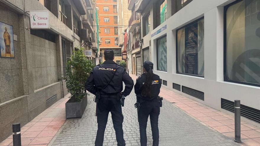 Detenidos en Elche tres jóvenes por pagar cubatas con billetes de 20 euros falsos