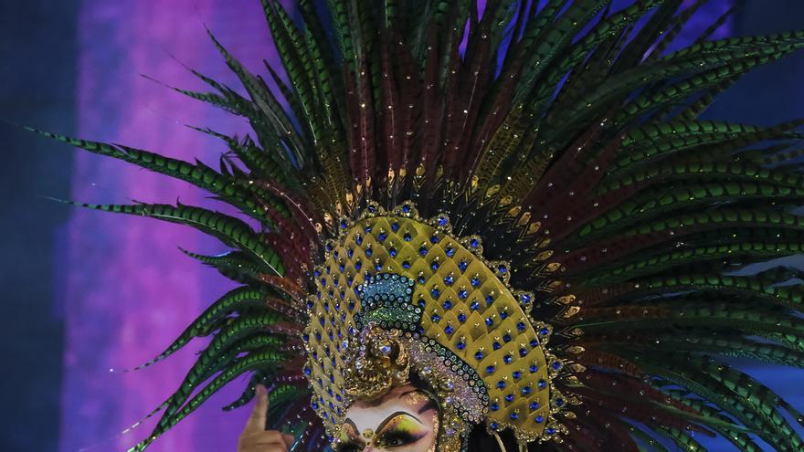 Actuación de Drag Jou Jones en la Gala Drag del Carnaval de Las Palmas 2022
