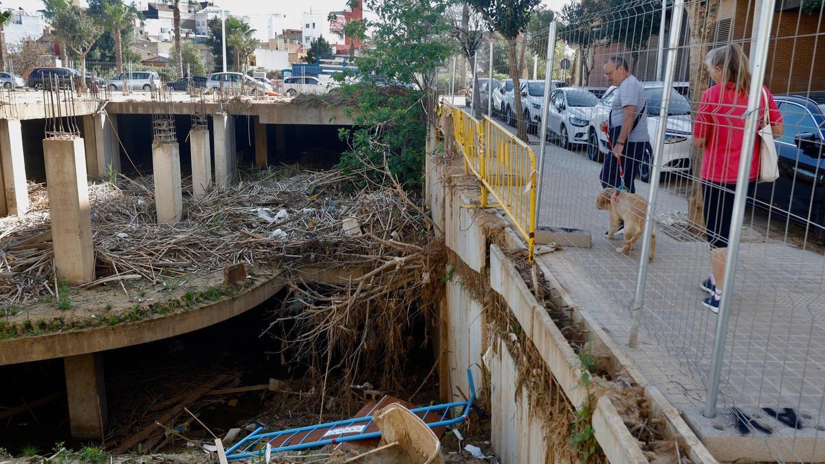 Vecinos de Catarroja denuncian insalubridad en solares abandonados