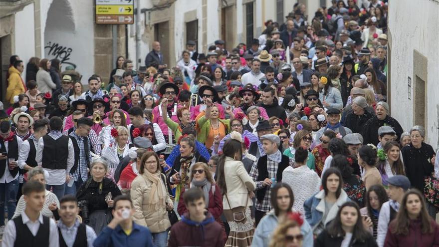 Malpartida de Cáceres reparte 500 kilos de patatera en su tradicional fiesta
