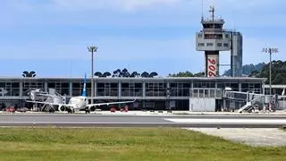 Un avión de pasajeros sufre el impacto de un pájaro al aterrizar en Vigo