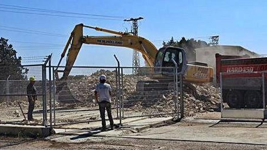 Endesa construye una nave para aislar los generadores de es Ca Marí