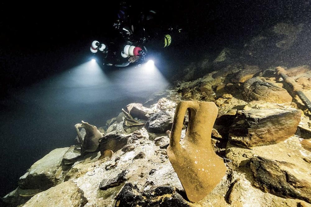 Cueva de ses Aiguades: tesoros y misterios escondidos bajo el agua