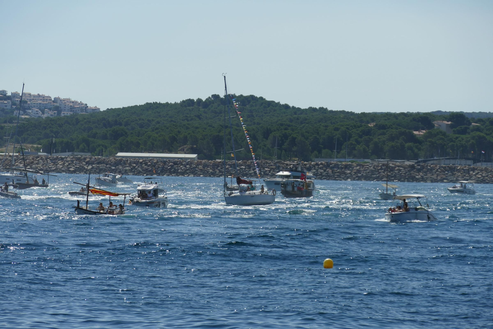 L'Escala commemora la Festa del Carme amb un sentit homenatge a les persones grans i a les seves arrels marineres