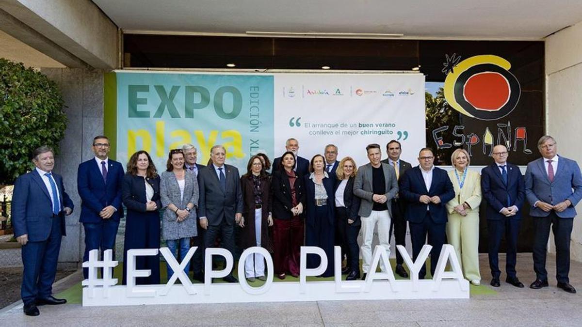 El sector de los empresarios de playas estuvo ayer arropado, en Torremolinos, por autoridades autonómicas, provinciales y municipales