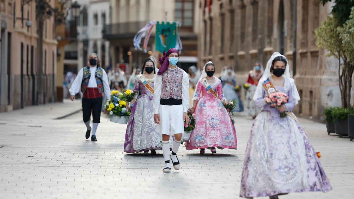 Búscate en el segundo día de Ofrenda por la calle Caballeros (entre las 18.00 y las 19.00 horas)