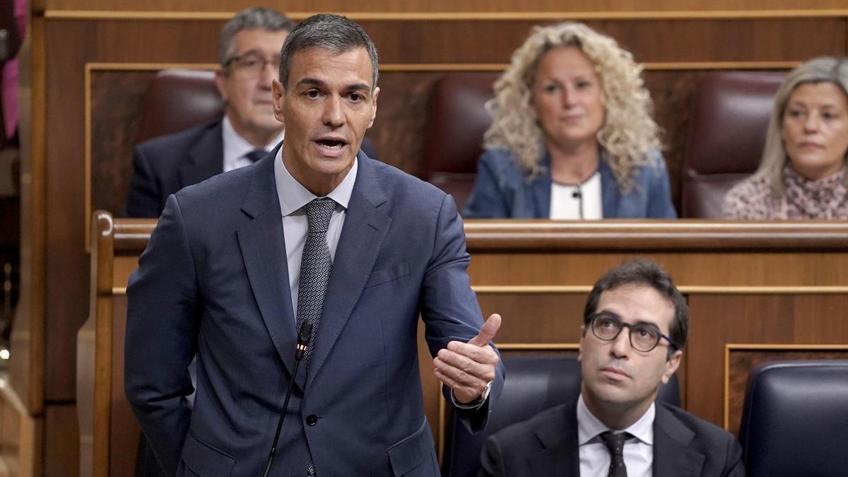 Pedro Sánchez y Carlos Cuerpo. Sesión de control al Gobierno en el Congreso de los Diputados.