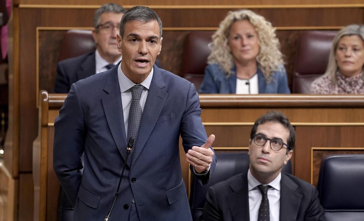 Pedro Sánchez y Carlos Cuerpo. Sesión de control al Gobierno en el Congreso de los Diputados.