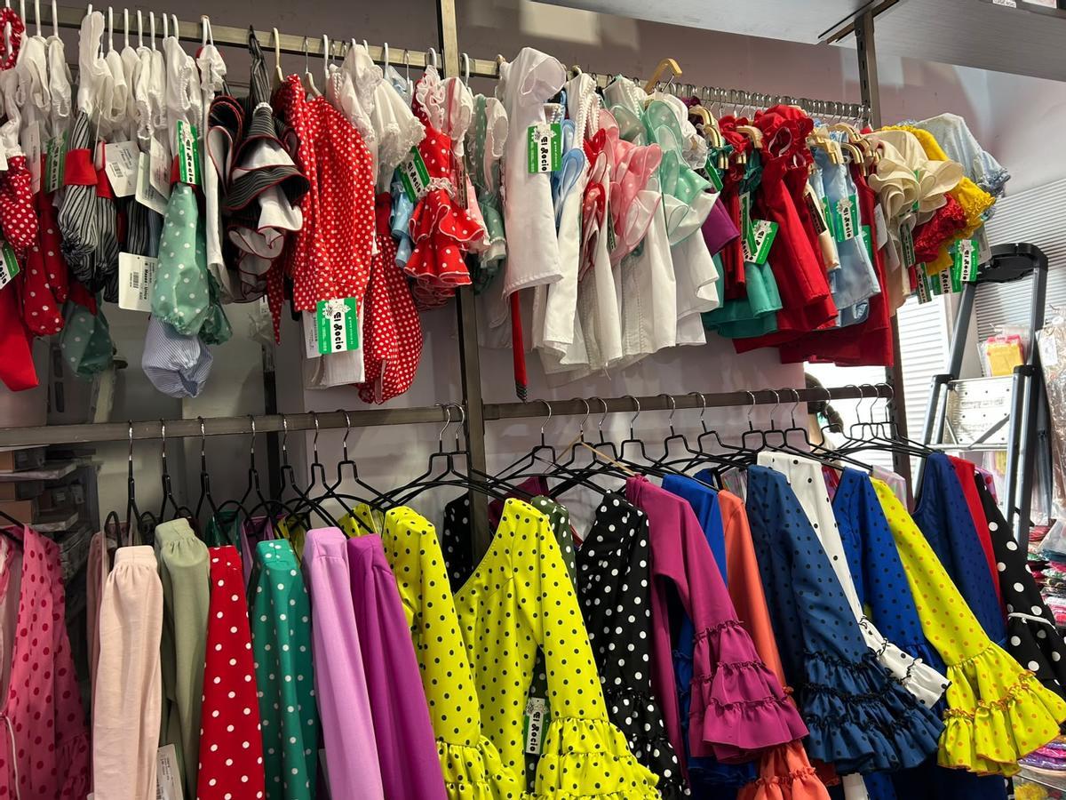 Trajes de flamenca en la tienda El Rocío en Málaga