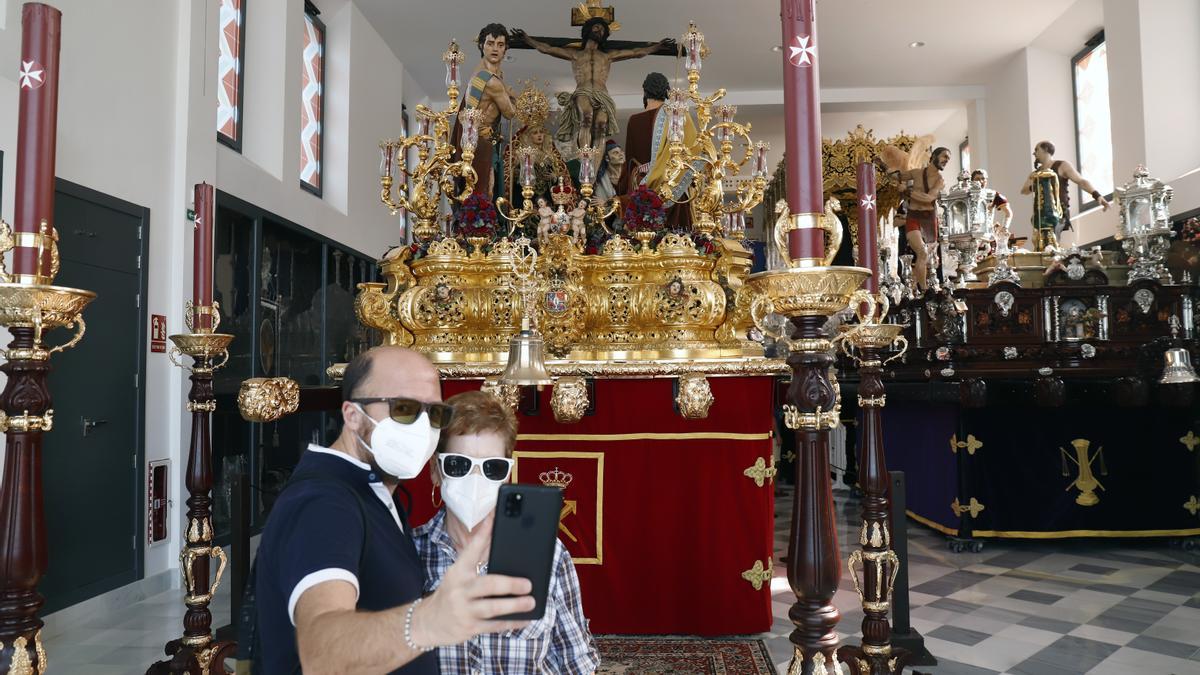 La Exaltación en su casa hermandad preparada para la Magna.