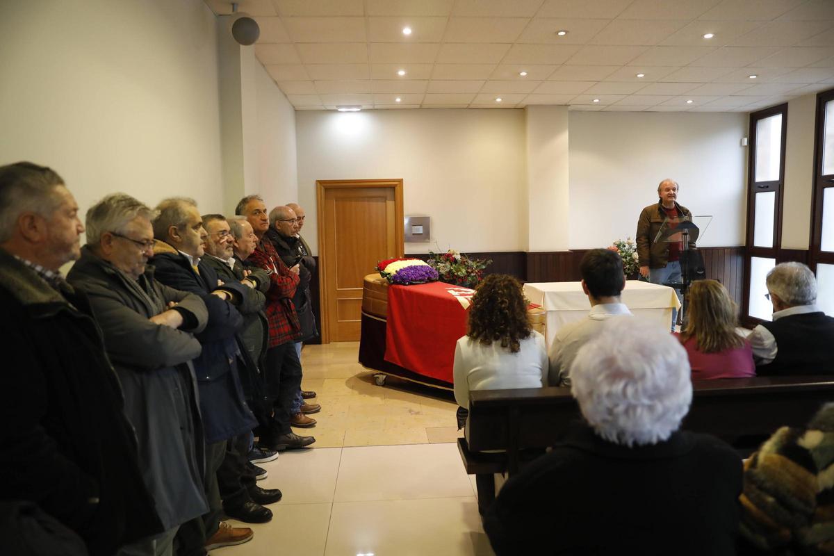 Acto de despedida de Vicente Gutiérrez Solís en el tanatorio de Langreo