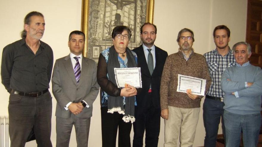 Homenaje del Ayuntamiento de Morales a Antonio Campos y Tránsito Peña