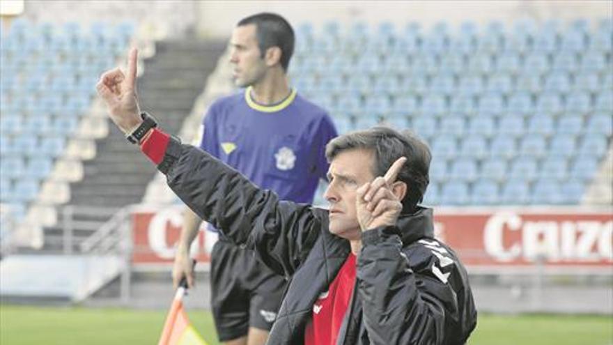 El Badajoz destituye a Agustín Izquierdo y busca entrenador