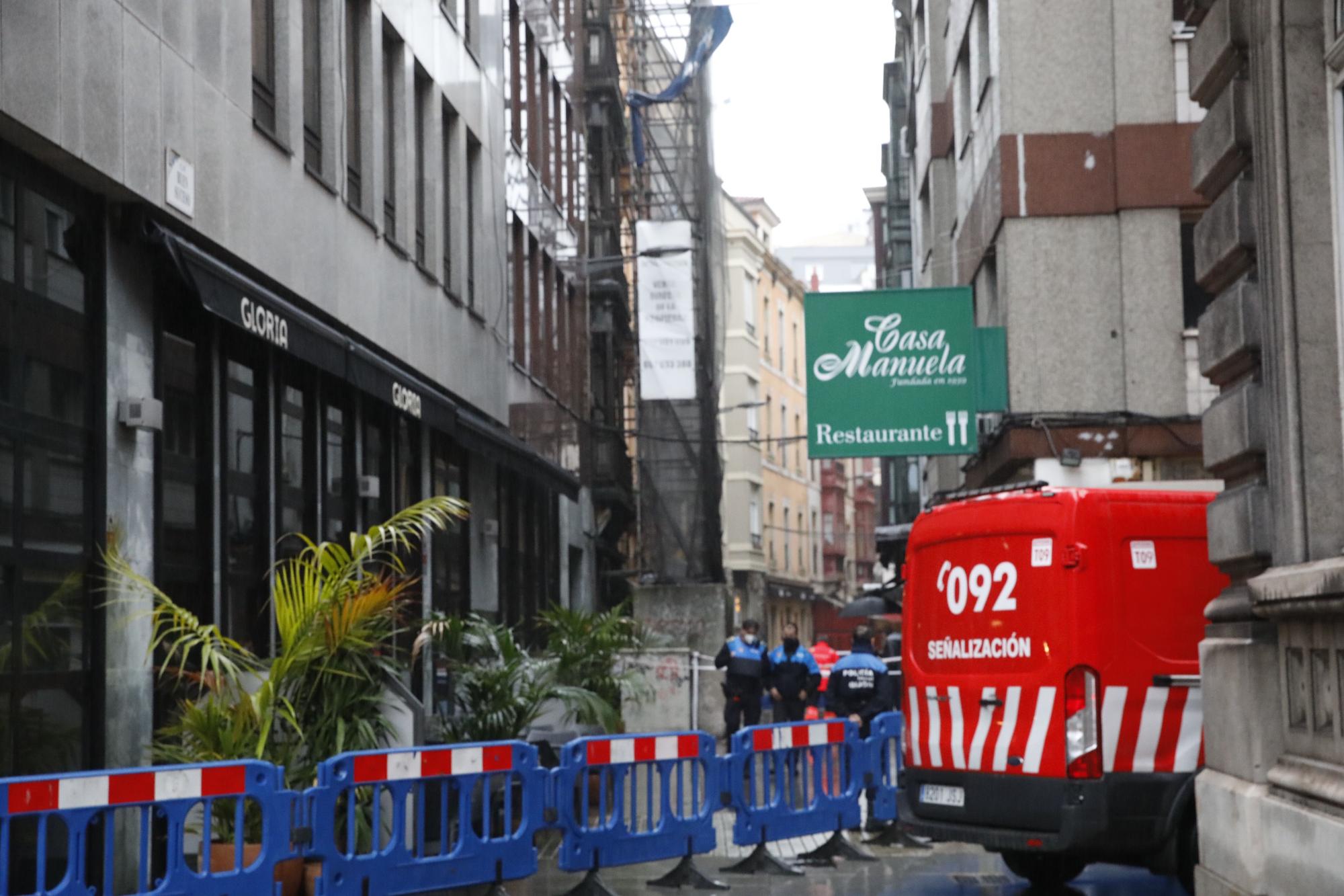 Policía y bomberos intervienen en la calle Buen Suceso