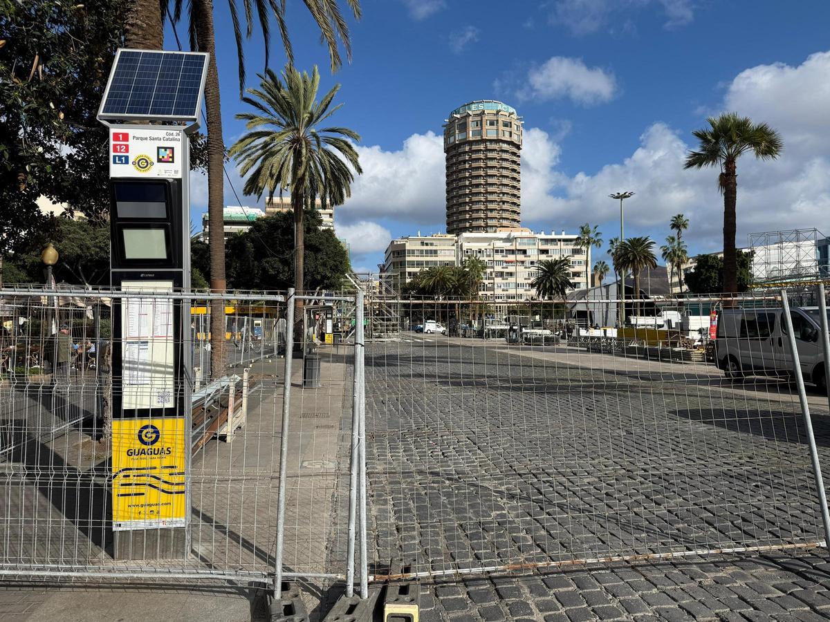Parada de guaguas bloqueada en el parque Santa Catalina.