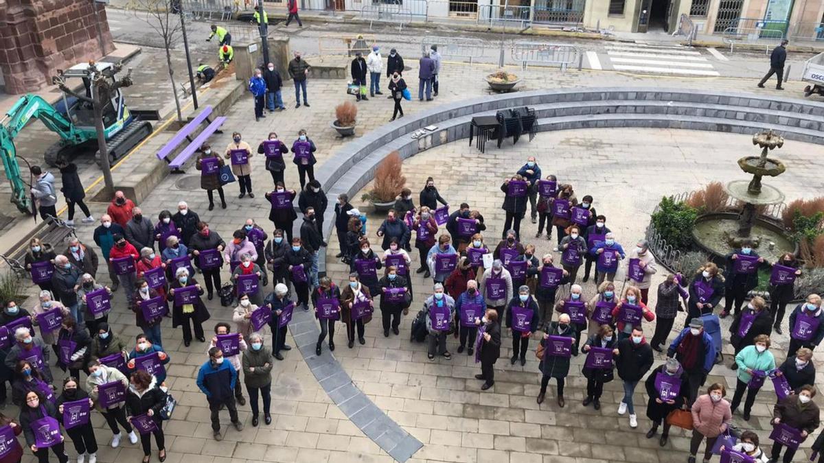 La plaza de España de Morata de Jalón fue el escenario de la concentración del 8-M. |   