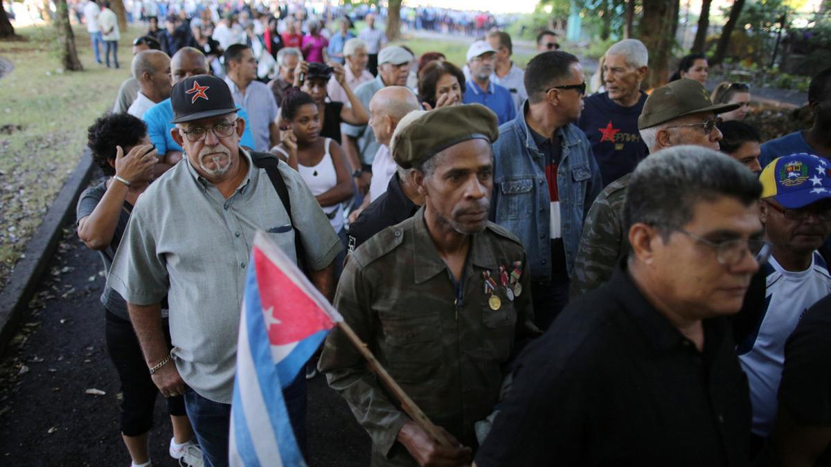 People stand in line to pay tribute to Cuba's late President Fidel Castro in Revolution Square in Havana