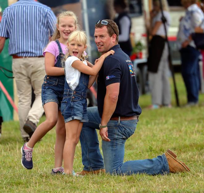 Savannah e Isla Phillips, con su padre