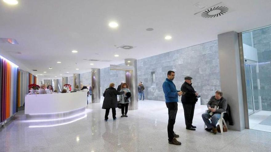 El vestíbulo del Hospital Álvarez Buylla de Mieres.