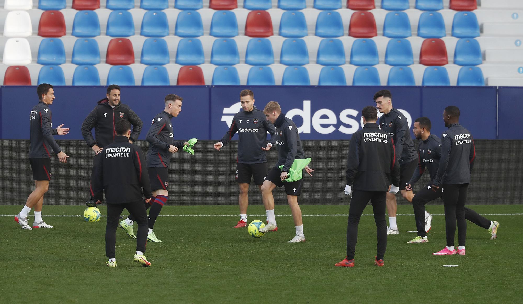 Sesión del Levante en el Ciutat antes de enfrentarse al Valencia