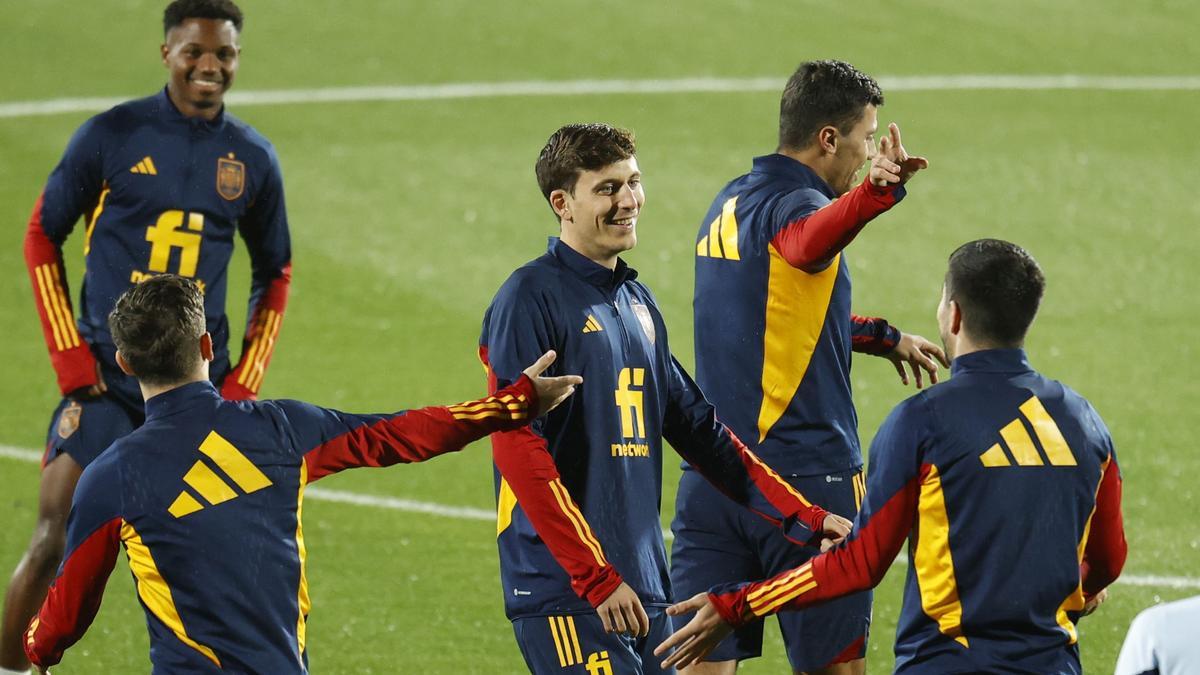 Pau Torres, jugador del Villarreal, durante el primer entrenamiento de España en Las Rozas, este pasado lunes.