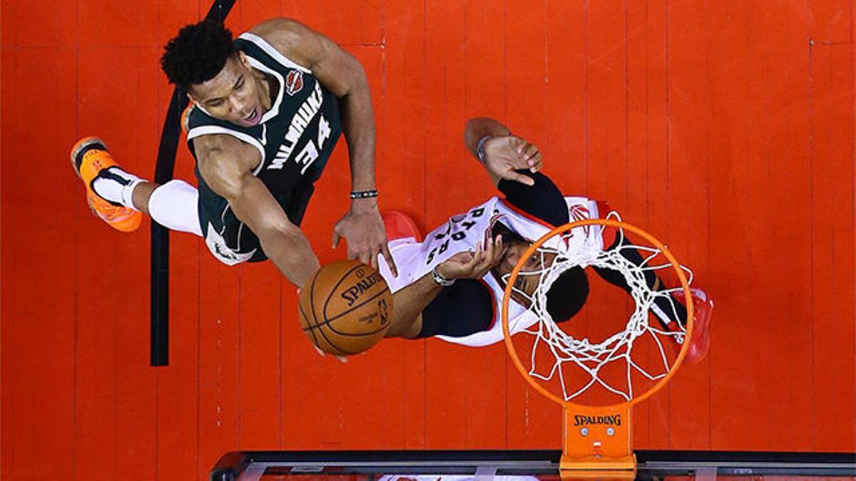 La canasta imposible de Giannis Antetokounmpo