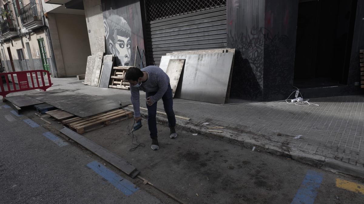 Las terrazas que sigan montadas en la calle se arriesgan a una multa de 600 euros