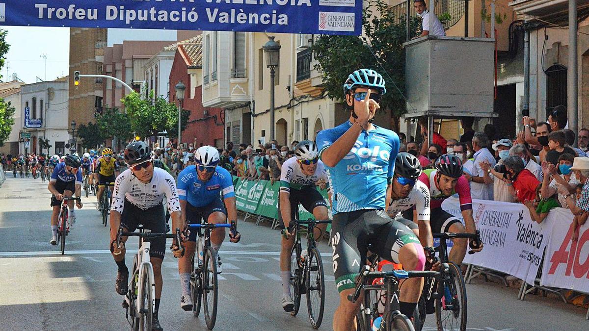 David Martín, vencedor en la última etapa de La Volta a la Província de València. | FCCV