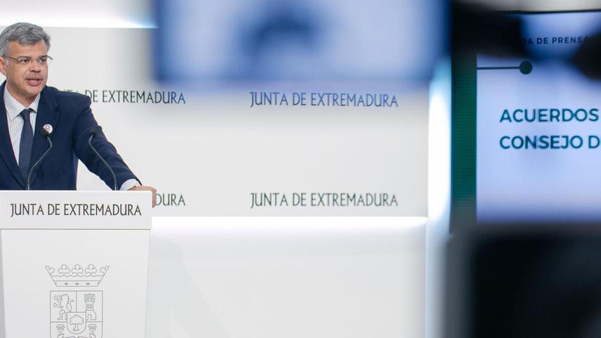 El portavoz de la Junta, Juan Antonio González, en rueda de prensa.