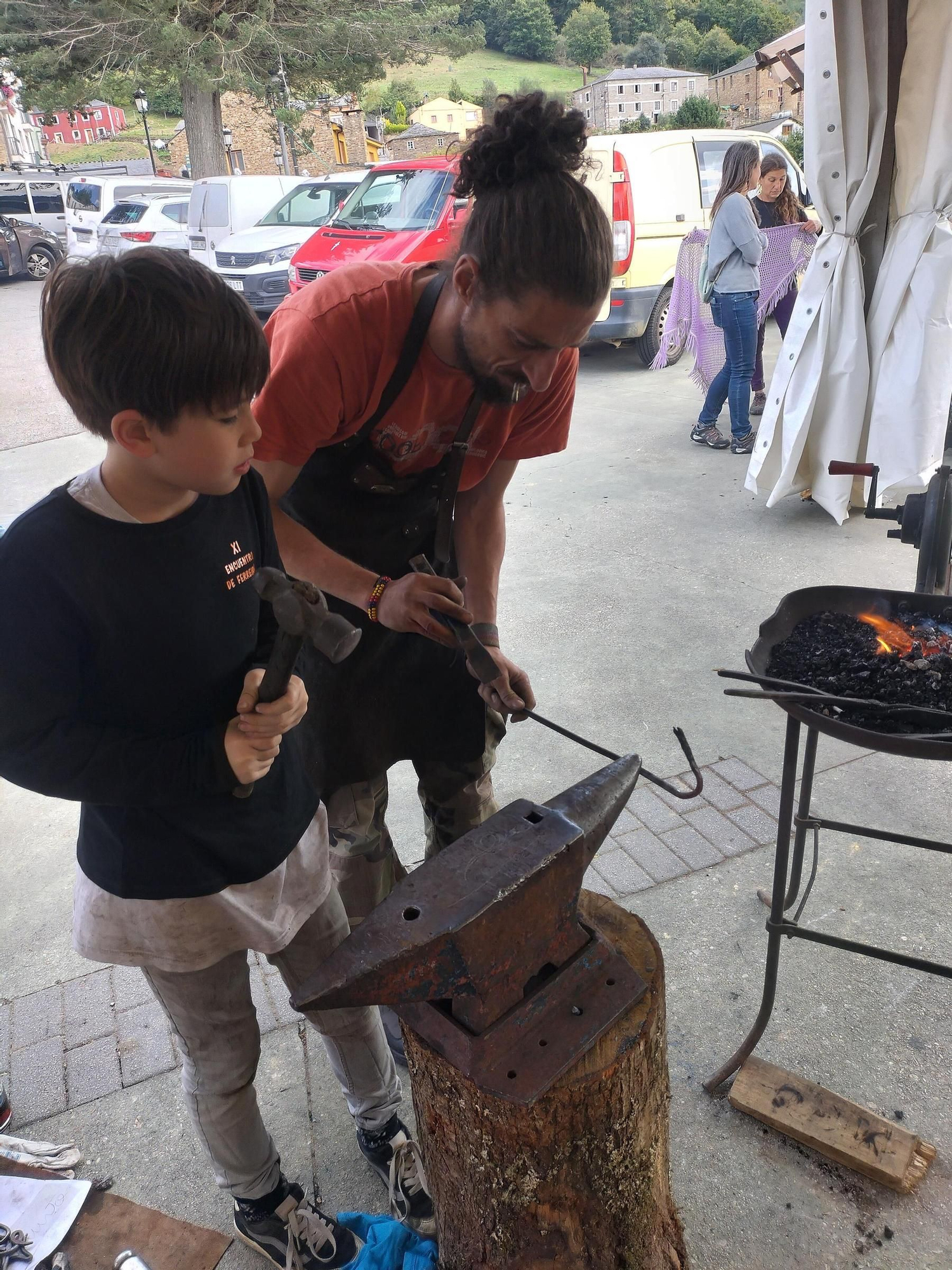 En imágenes: Santa Eulalia de Oscos encuentra a hilanderas y herreros