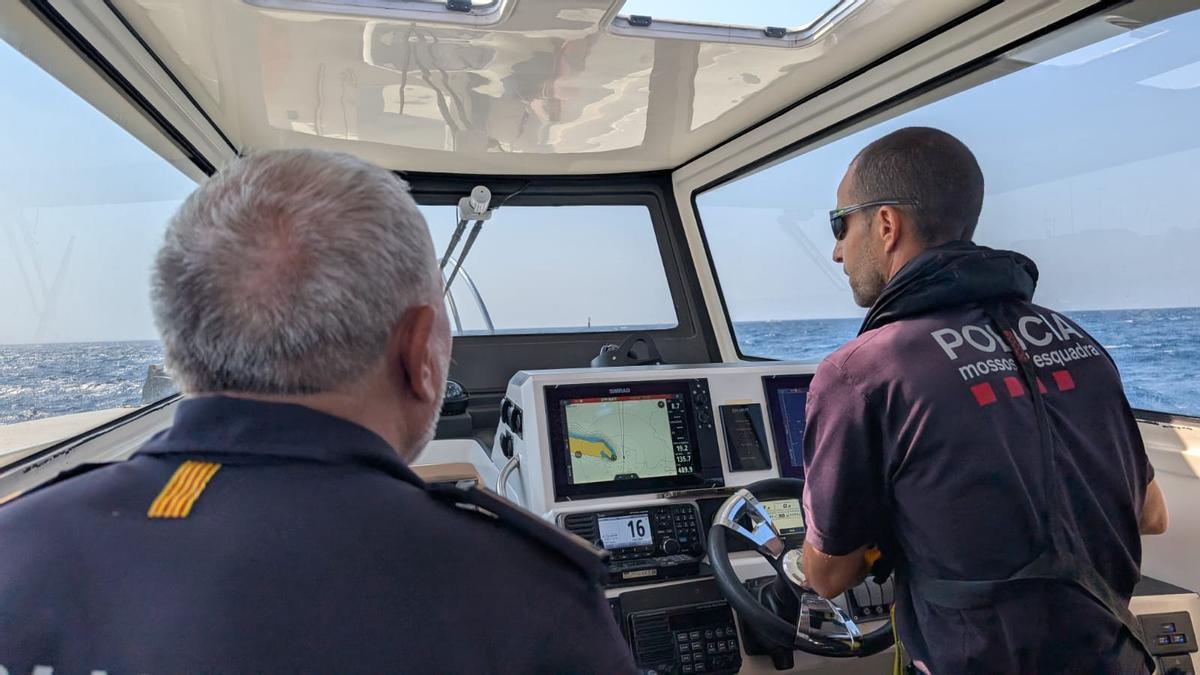 L'equip d'inspecció de pesca marítima, a Palamós.