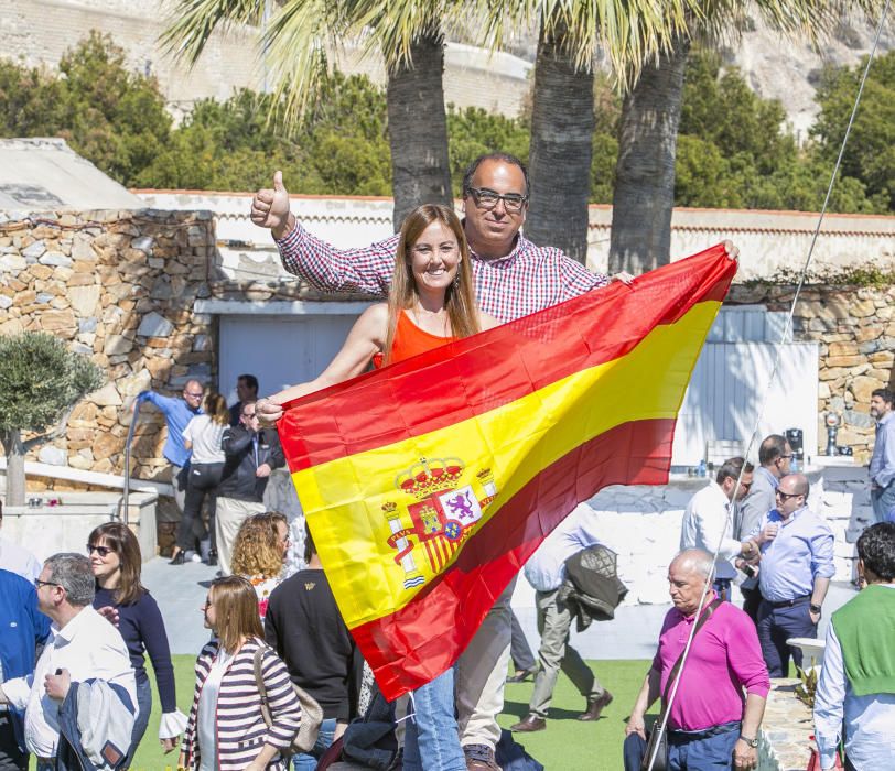 Casado propone en Alicante que todas las oposiciones se desarrollen en castellano.