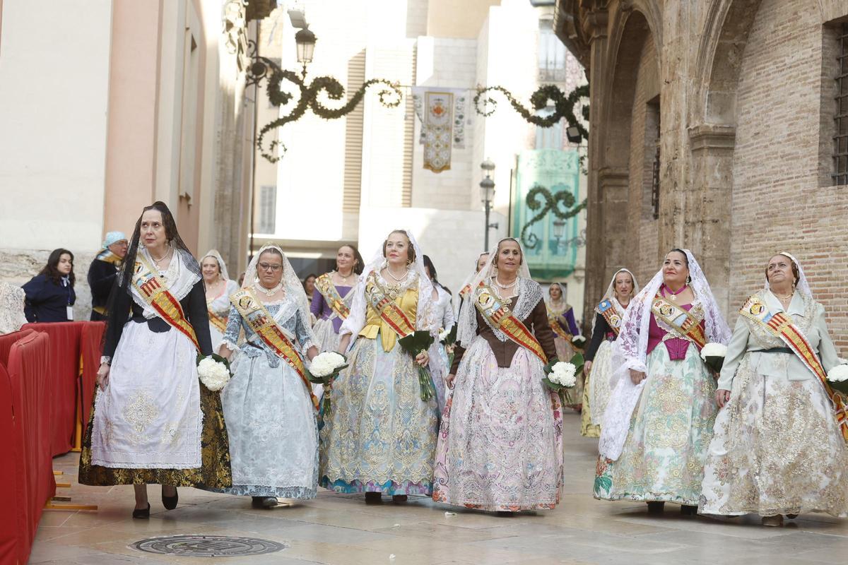 Todas las fotos de la Ofrenda del 18 de marzo por la calle de la Paz hasta las 18:30 horas