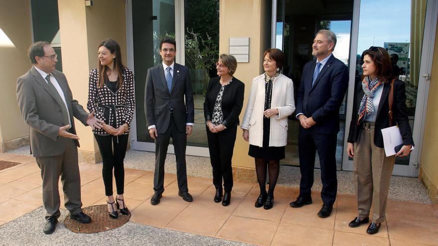 Los consellers Vicent Soler y Carolina Pascual, con los rectores y rectoras de las universidades públicas valencianas.
