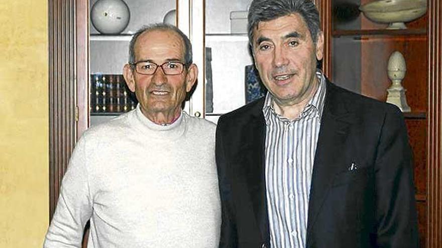 Mateu Canals y Eddy Merckx en uno de sus últimos encuentros.