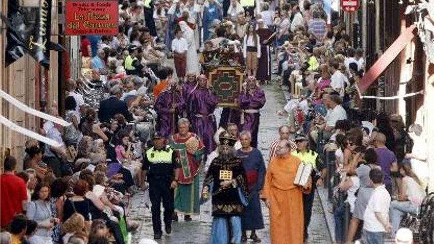 El año pasado el desfile se celebró con trajes prestados de otras asociaciones del Corpus.