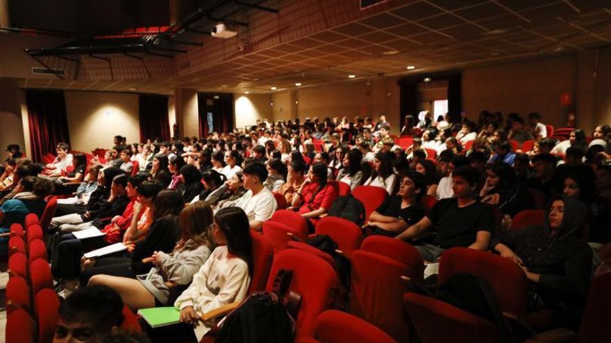 Ayer se dieron cita en Can Ventosa 249 alumnos de tercero de ESO y de primero de Bachillerato. | J.A. RIERA