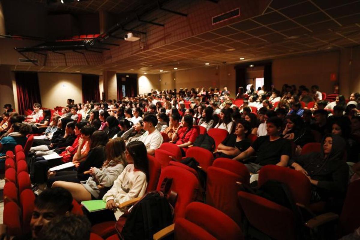 Ayer se dieron cita en Can Ventosa 249 alumnos de tercero de ESO y de primero de Bachillerato. | J.A. RIERA