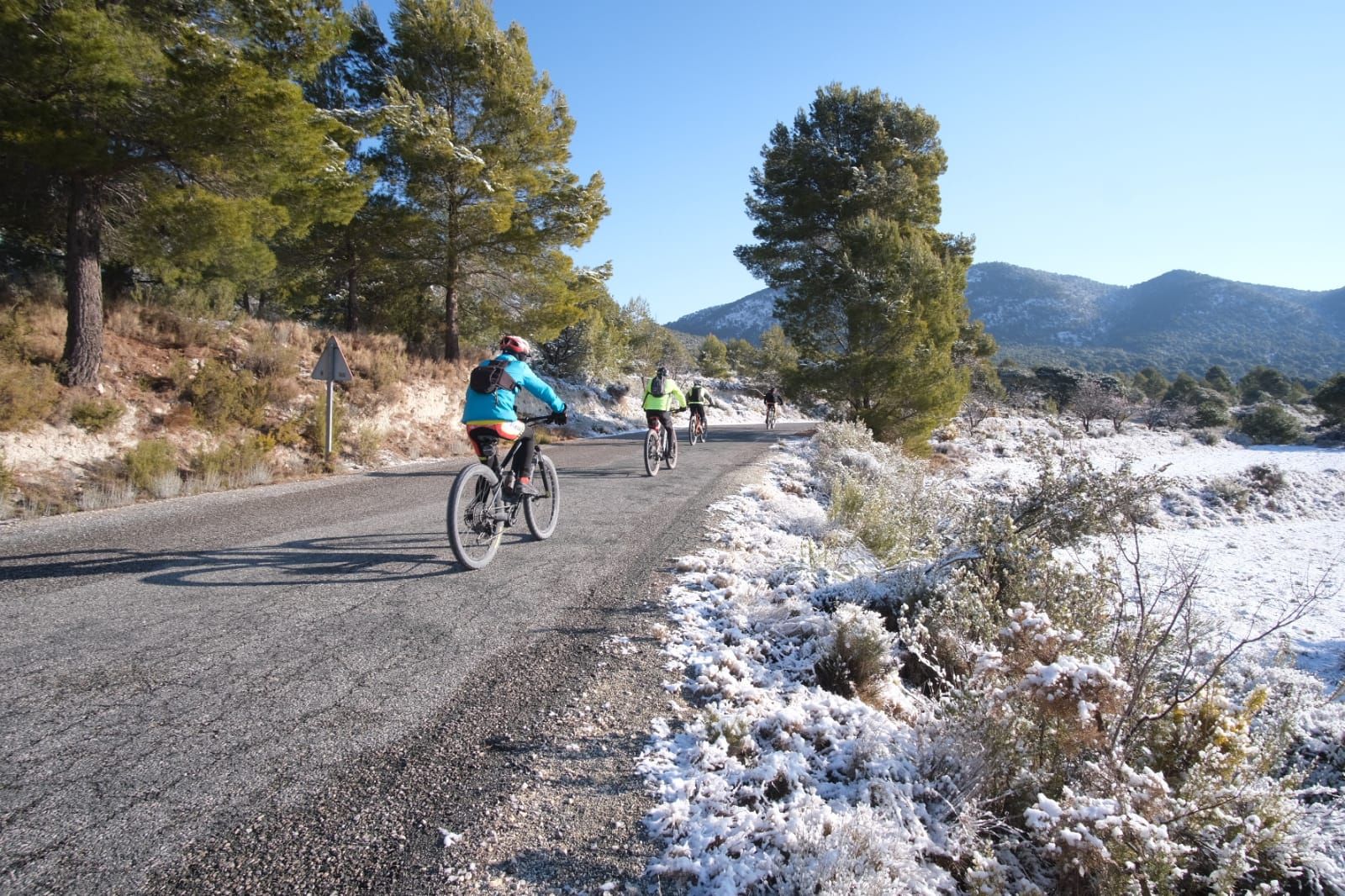 La nieve cubre de blanco el Xorret de Catí