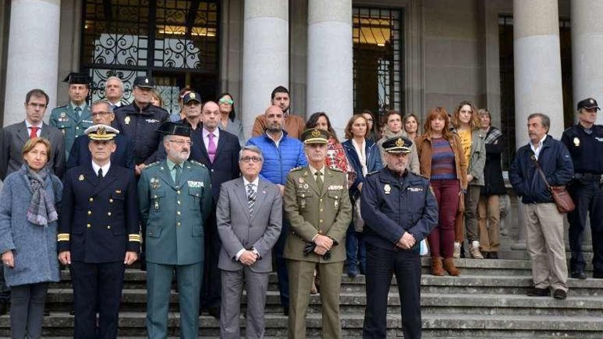 Acto, a las puertas de la Subdelegación del Gobierno. // G.S.