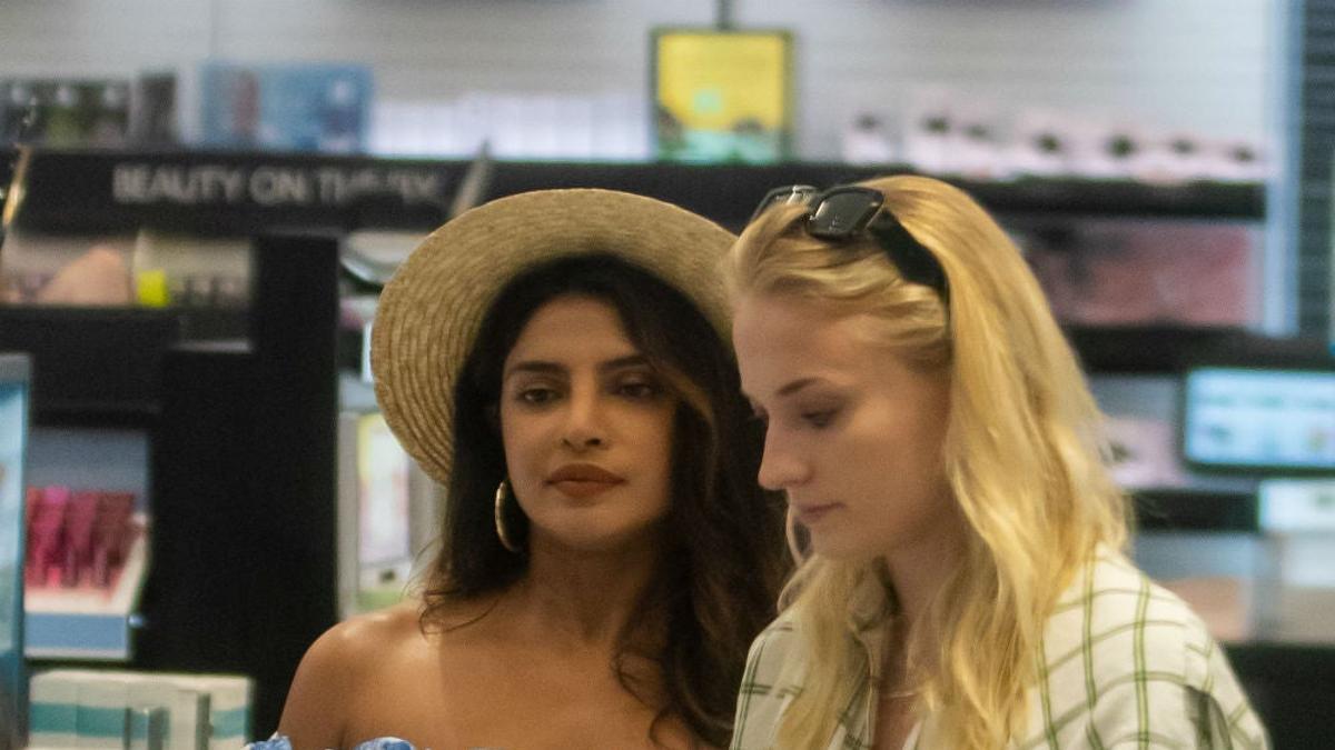 Las cuñadas Priyanka Chopra y Sophie Turner, de compras en la ciudad de Miami